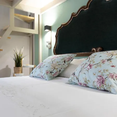 Donna Elena - Epoque